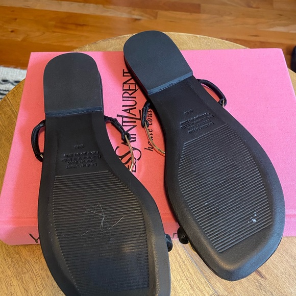 Jeffrey Campbell Gold and Black Sandals with Elegant Design - Picture 3 of 3